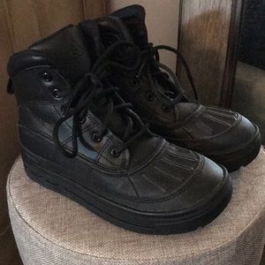 Little boys Nike woodside black boots, winter, size 1Y